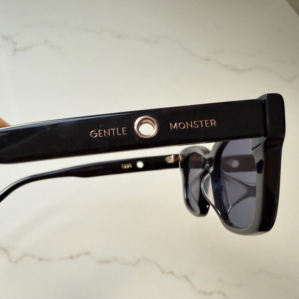 GENTLE MONSTER x Jennie ‘1996’ Black Sunglasses (Re-Posh) - Picture 5 of 14